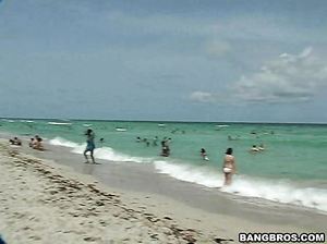 Немецкая сучка дала полизать пилотку