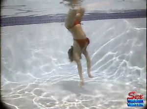 Катерина дала полапать красивые сиськи под водой