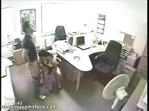 Работники офиса ебутся на рабочем месте