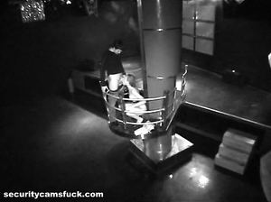 Охранник ночного клуба трахнул проститутку