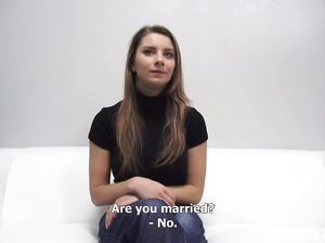 Чешская девчонка с большими буферами показывает себя