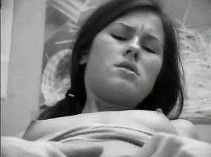 Русская девчонка видит во сне страстный секс с парнем