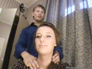 Самец уговорил подружку на секс перед камерой