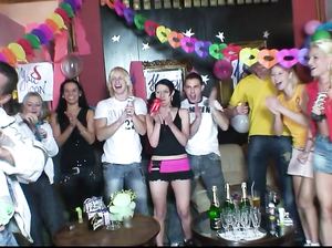 Вечеринка в честь Дня Рождения превратилась в откровенную оргию