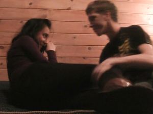 Кареглазая цыпочка смачно сосет пенис в сауне