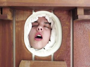 Профессионалка йони массажа доводит худую девку до оргазма