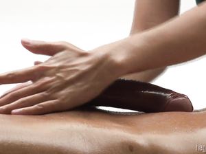 Незабываемый массаж члена от профессиональной массажистки