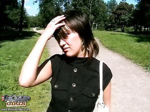 Пикапер прикинулся иностранцем и развел девчонку на секс в лесу