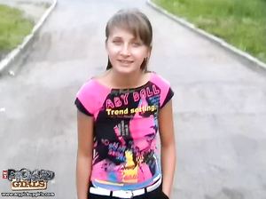 Опытный пикапер трахнул дешевую девку за домом