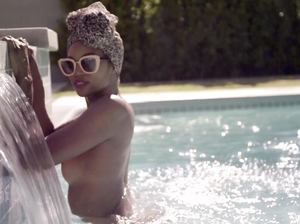 Роскошная мулатка снимается для журнала Плейбой