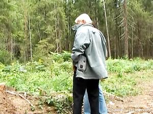 Русский секс отца и сына в дремучем лесу