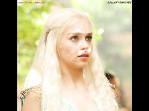 Полностью голая Эмилия Кларк