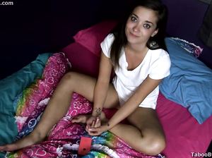 Горячая цыпочка снова и снова трахается со своим бойфрендом