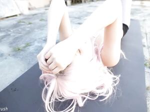 Сделала смачный минет после занятий йогой