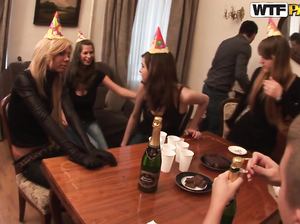 Русские студенты празднуют сдачу первой сессии