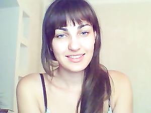 Оксана с красивым телом раздевается в привате