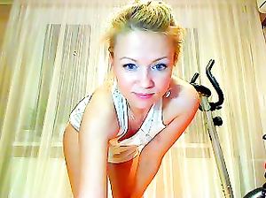 Валерия в приватном чате раздевается догола