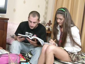 Паренек засадил своей красивой одногруппнице в очко