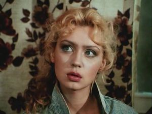 Шаловливая деваха разошлась на банкете и устроила стриптиз