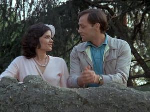 Распутная женщина привела в дом любовника, пока муж был в отъезде