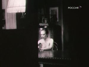 Голая девица готовится к визиту любимого