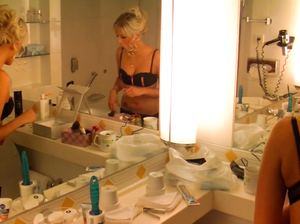 Восхитительная блондинка с упругой задницей кричит во время секса