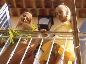 Две юные дочурки удовлетворяют старого папашу