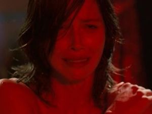 Курящая стриптизерша разогревает мужчин