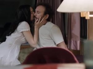 Малявка увидела, как отец чпокает ее подружку