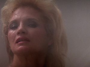 Неудовлетворенная жена в душе мечтает о сексе