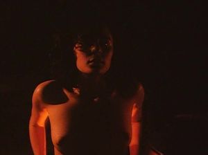 Девка с круглой попкой страстно трахается