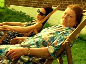 Зрелая женщина изменяет мужу с юнцом в лесу