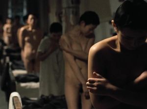 Суровый вояка приказал китайским красоткам раздеться догола