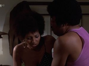 Сисястая негритянка любит играть с членом парня