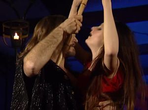 Красотка познакомилась с горячим мужиком и затащила его в постель