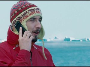 Все в супермаркеты отовариваются обнаженными