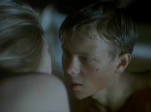 Парень спас красивую девку и трахнул ее на пляже