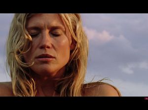 Шаловливая автостопщица оказалась вдали от города