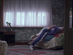 По-быстрому перепихнулся на полу с горячей шлюшкой