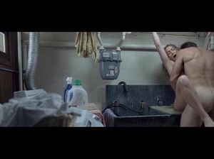 Женщина изменяет мужу с опытным соседом