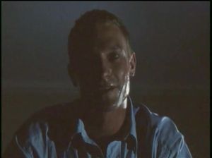 Психопат поймал красивую девушку и стал над ней издеваться