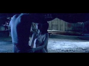 Дикий секс ненасытной парочки прямо на улице