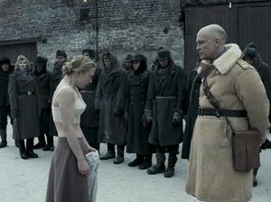 Девушку взяли в плен и заставили раздеться на морозе