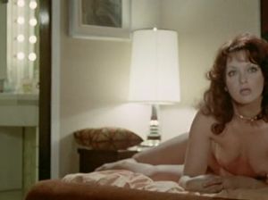 Опытная лесбиянка отшлепала свою любовницу