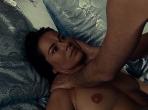 Мужчина сильно соскучился по своей жене и страстно ею овладел