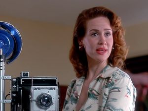 Модель Бетти Пейдж позирует обнаженной