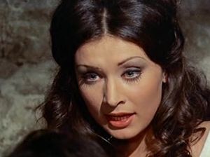 Мужчина приехал в деревню и стал соблазнять местную красотку