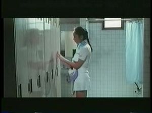 Юные азиатки лесби шалят в душе