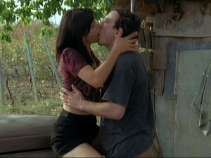 Мужчина привез любимую на свой виноградник и страстно ею овладел