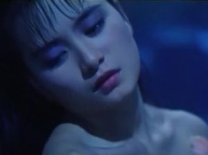 Милые азиатки забавляются в горячем источнике